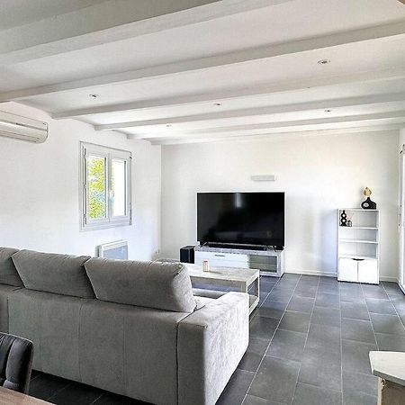 Maison Chaleureuse Avec Piscine Izon Luaran gambar